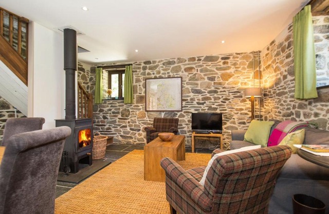 Lena Cottage at Wringworthy Farm on Dartmoor National Park, close to Tavistock, ideal base for exploring Devon and Cornwall, hiking, horse riding, golf, fuelled by green energy