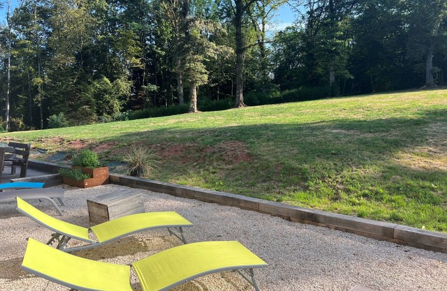Les Acacias de Ronchamp, gîte for up to 15 people, at the foot of the famous chapel!