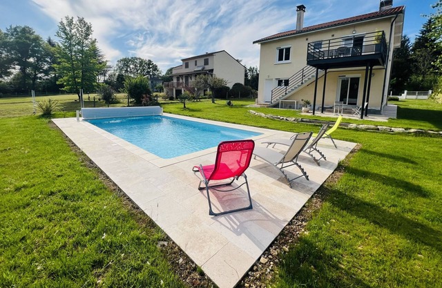 Les Mazades 10 minutes from Périgueux. Furnished tourist accommodation classified 3*.