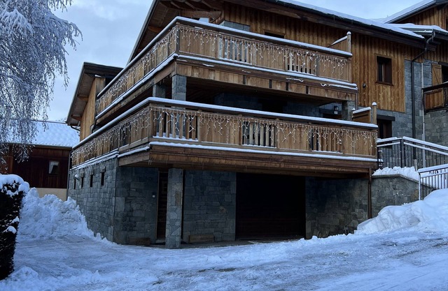 LES MENUIRES BEAUTIFUL APARTMENT OF CHARM ANY COMFORT AND SPA IN CHALET