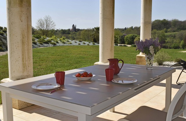 Les Ravels, 4-star charm and comfort, relaxation and calm of the countryside at 2