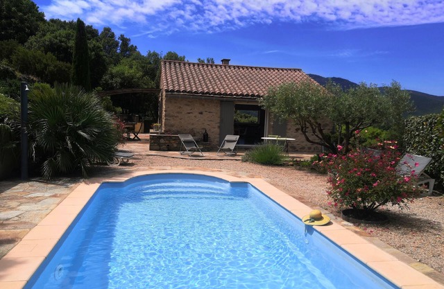 Les Serres de Rousselou (Beautiful view & heated pool)