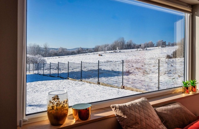 Let yourself be enchanted by the magnificent panorama in this ideally located vacation home.