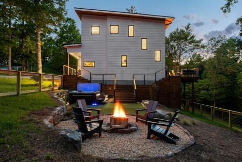 Level Up 3br Fall Retreat, Hot Tub, Firepit Dogs