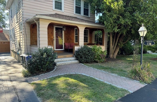 Lexington 4BR 1927 Farmhouse! Great location along route 2A close to Cambridge