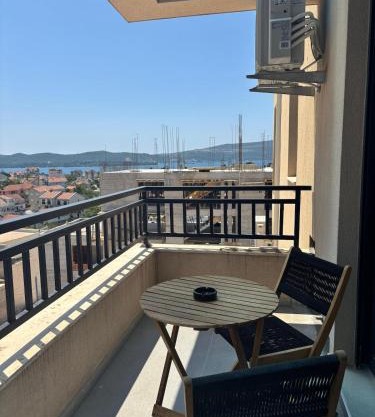 Lexora Apartment