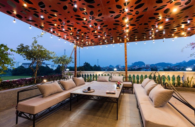 Liberty Hall Tam Coc Hotel & Villa