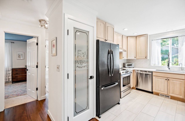 Light, bright and clean 3-bed house in downtown Louisville by parks &nopen space