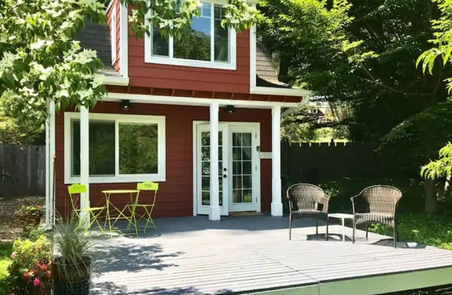 Light-filled cottage in garden oasis. ❤️ of island
