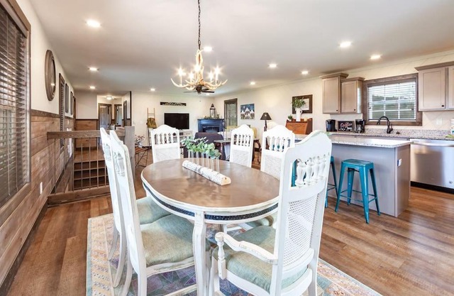 Like New Cabin - Indoor Pool - Theater - Game Rm - Views
