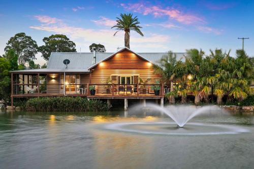 Lilies Lakeside Spa Villa - 1 Bedroom