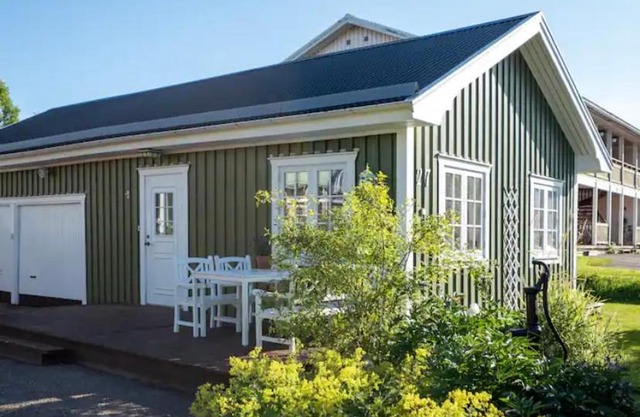 Lilla gröna huset på gården