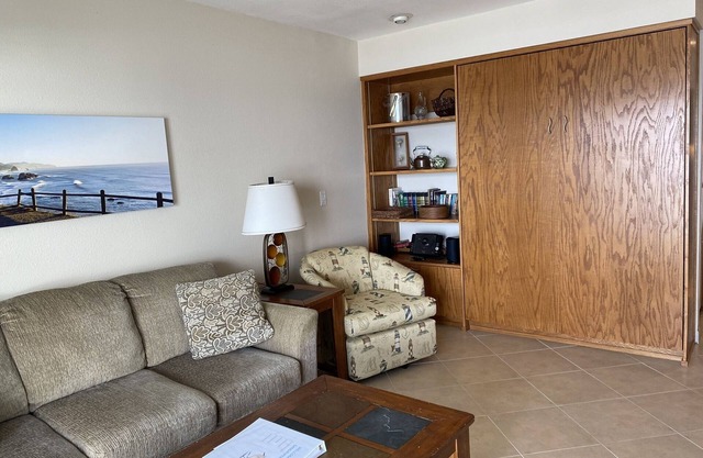 Lincoln City Beachfront Charm at the Sandpiper 202