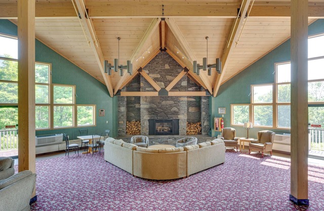 Lincoln Condo w/Resort Amenities & Mountain Views