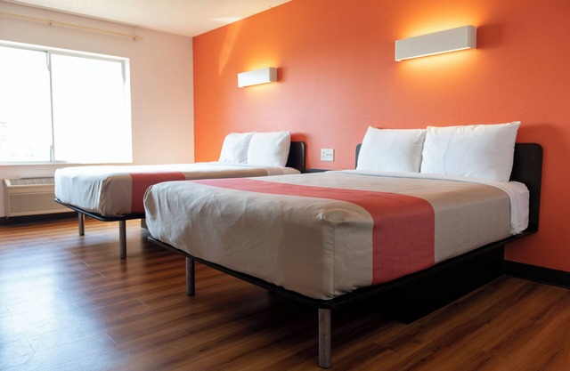 Lincoln Garden Inn
