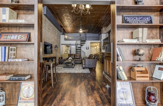 Lincoln’s Loft - Speakeasy Suite