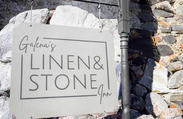 Linen&Stone Inn, 8 Bed 8 Bath, Charming, Historic, 1.5 Blocks to Main St.
