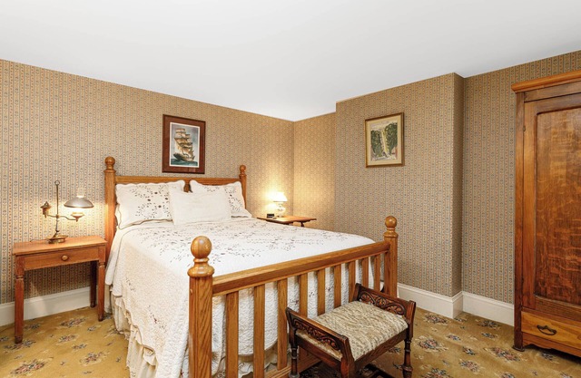 Linen&Stone Inn Unit 4, Charming, Historic, 1.5 Blocks to Main St.