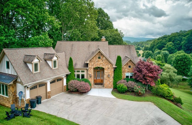 Linville Falls Getaway - gated community, hot tub, theater, game tables, Winery, Caves