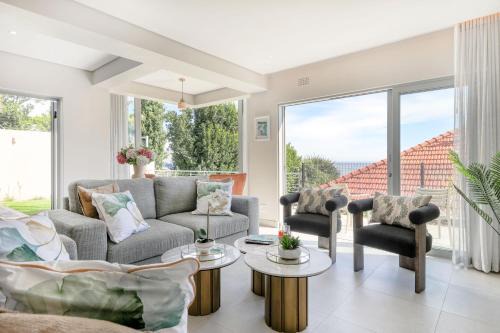 Lisburn On Clifton Beach House - Modern with views