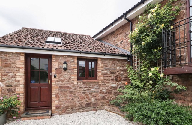 LITTLE FULFORD BARN, pet friendly, with a garden in Kingston St Mary
