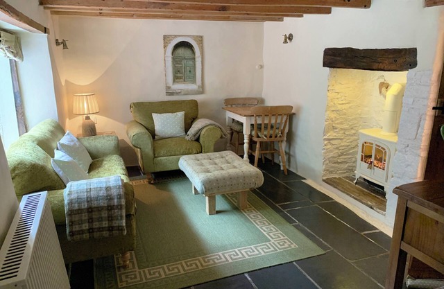 Little HOF- free fast WIFI, EV charger, ideal for single business stays