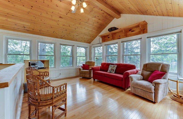 Little Oaks Located on Lake Muskoka