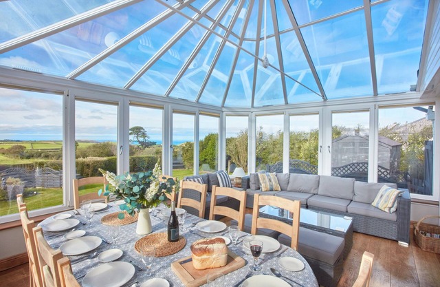 Little Seawynds is a lovely spacious property with panoramic coastal views set above the picturesque