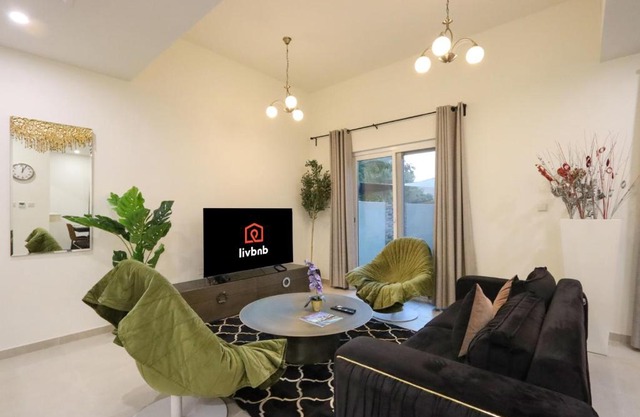 Livbnb- Classy 3BR plus Maid's Villa with Private Patio