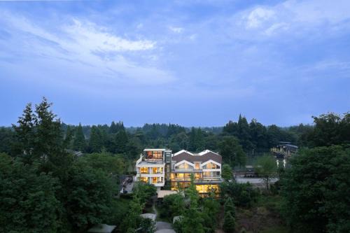 Live In Seclusion青城山-隐逸田居悦水别院