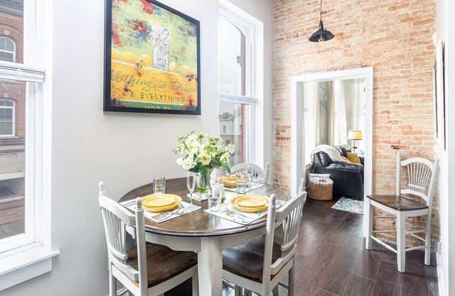 ⭐️⭐️Living Large Downtown Constantine: Luxury Apartment Sleeps 4, Best Value⭐️⭐️