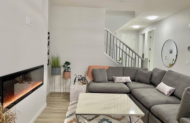 Livingston Gem: 5BR Home with Chef's Kitchen