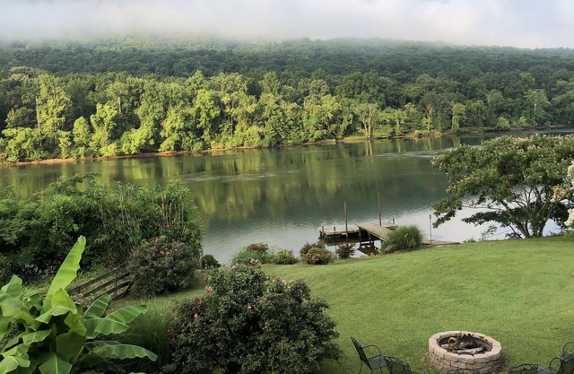 Llife on the River just minutes from exciting downtown Chattanooga, TN!