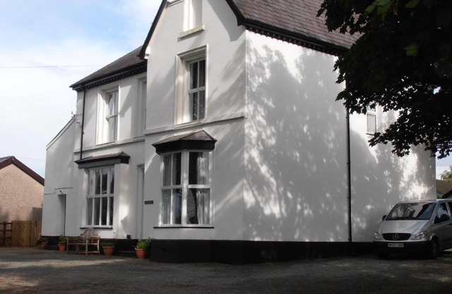 Llys Tegfan Apartment