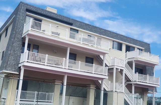 Located convenient to restaurants, shopping, promenade and beach