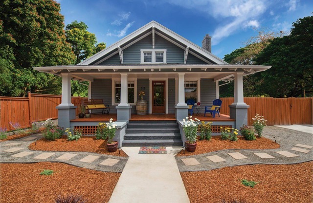 Location! Historic Downtown~Cowls Bungalow & Carriage House, Fenced Dog-Friendly