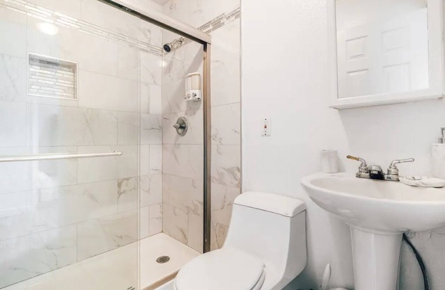 Location! Large Cozy home in East Austin!