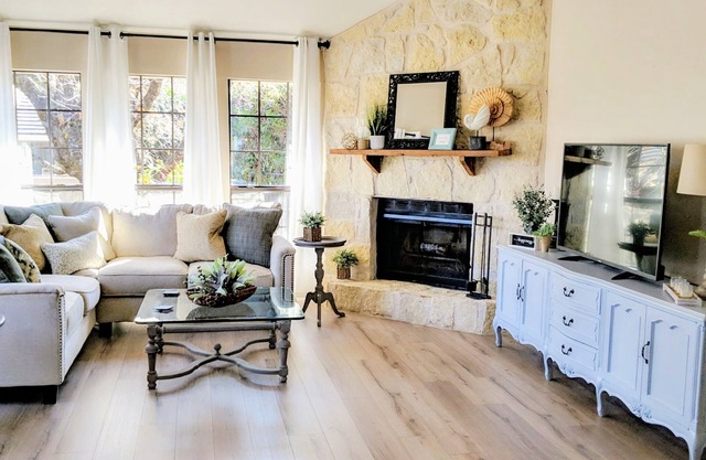🌟LOCATION! Very Nice 2 BD 2BA Directly Across From Resort-Pool Grill Sleeps 6🏊