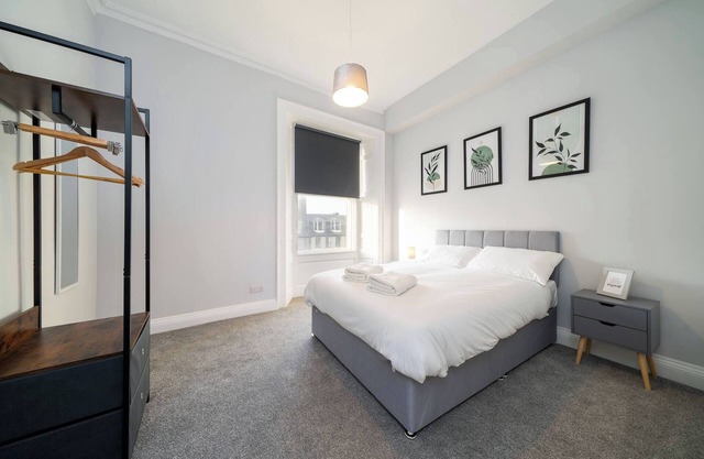 Lochside, Apartment C - Great for Corporate Stays