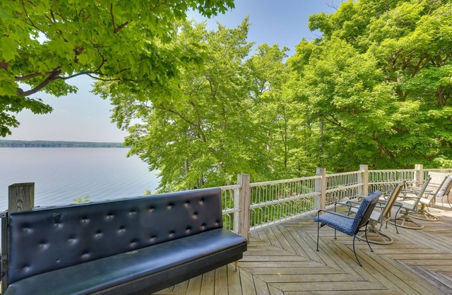 'Locke’s Glen' - Lakefront Geneva Getaway w/Dock!