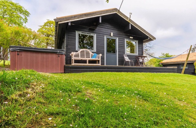 Lodge 6 - Hot Tub Lodge by Interhome