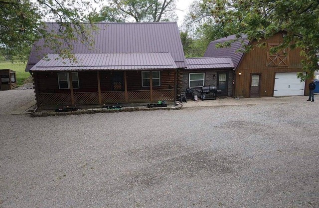 Lodge/Cabin- Large Groups & Sportsman - Private Beach - Parking -fire pit
