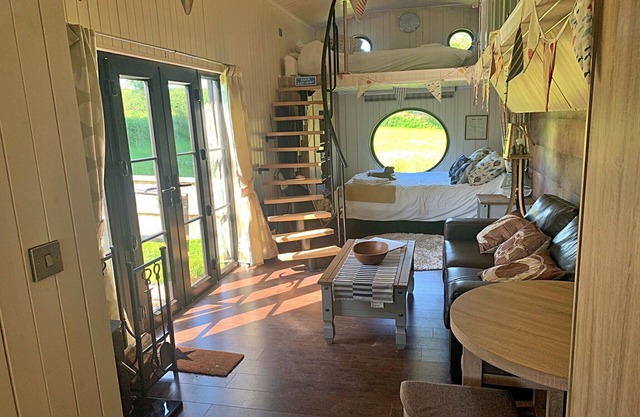 Lodge near Blackpool Sands, No deposit