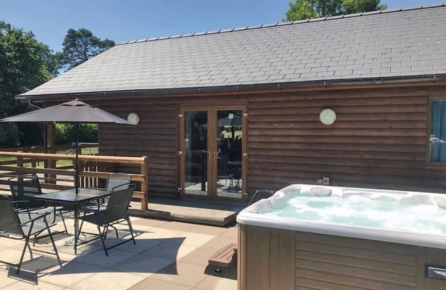 Lodge with fantastic contemporary styling.