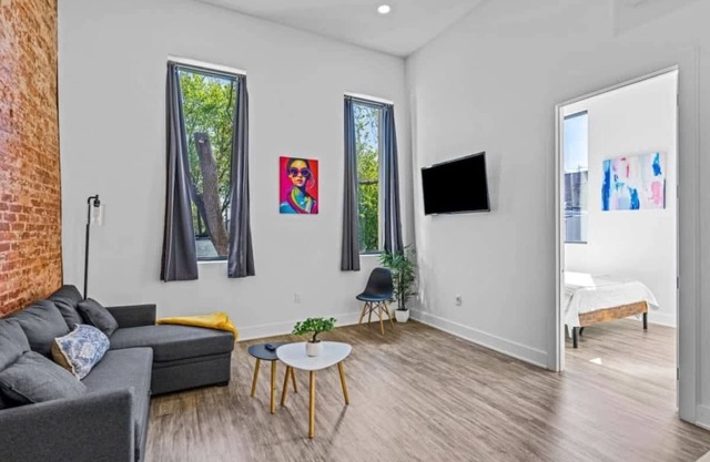 Loft 2BR Free Parking EV Charger