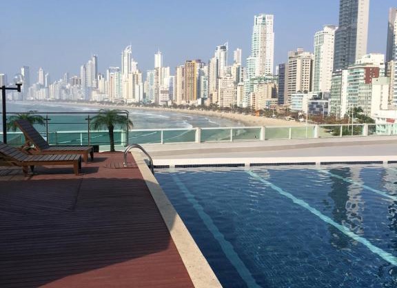 Loft beira-mar/piscina e com estacionamento