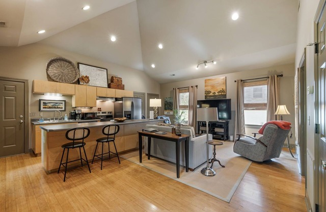 Loft on West Main 5 blocks from Downtown Franklin