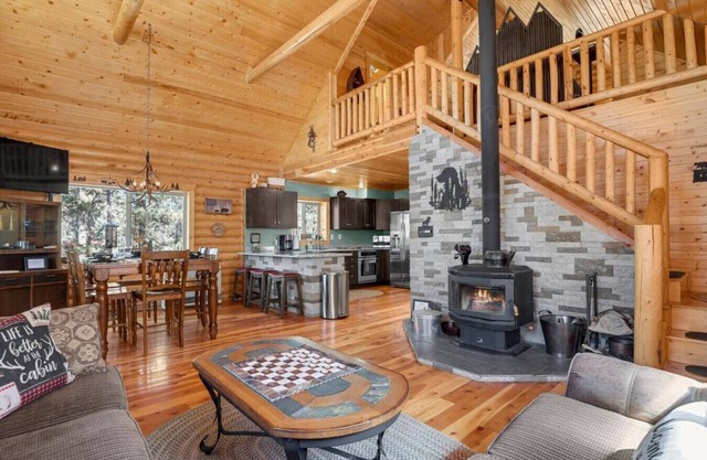 Log Cabin, Hot tub, Wood Stove