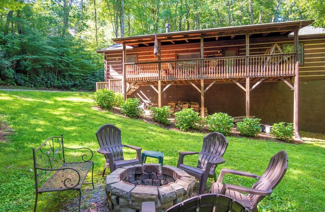 Log Cabin with 2 Primary Suites + Hot Tub + Fire Pit + Covered Porch