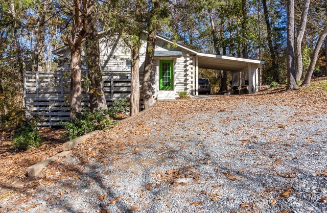 Log Cabin with private dock on Lake Wylie